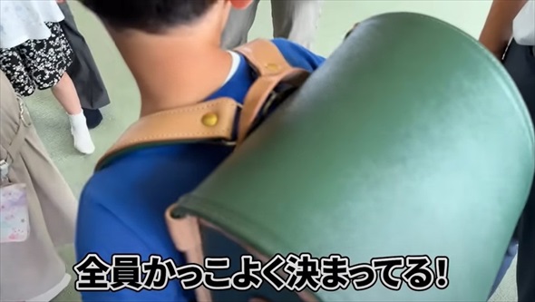 フランス人革職人、小学校へ