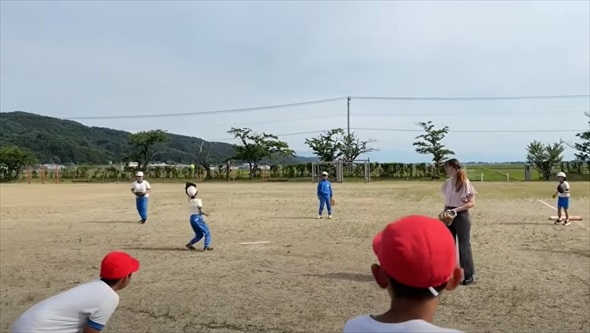 フランス人革職人、小学校へ