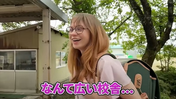 フランス人革職人、小学校へ