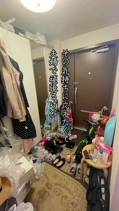 プロが片付け作業に入る前の依頼者宅の玄関