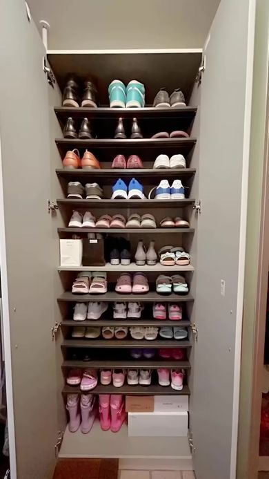 プロが片付けた後の靴箱