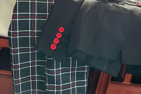 服が乗っているテーブル