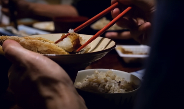 会話を楽しみながらご飯タイム