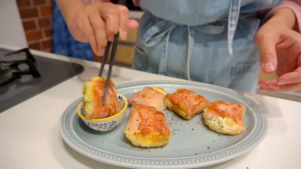 ライスペーパーベーコンポテサラ焼き