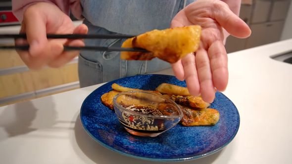 ライスペーパーの豚バラキムチーズギョーザ