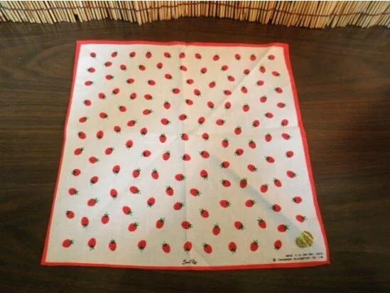いちご柄のハンカチの画像