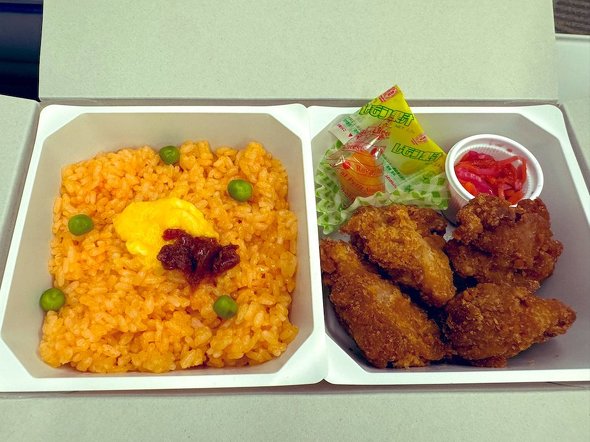 まるでピクニックやパーティーを想像させる彩り