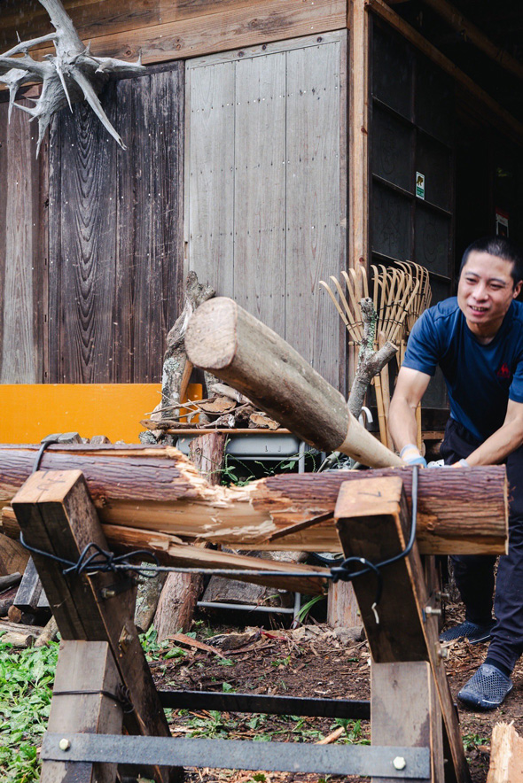祈りの棍棒殴り 棍棒 杉 丸太 殴り折る 挑戦 4625発 クラウドファンディング 大棍棒展