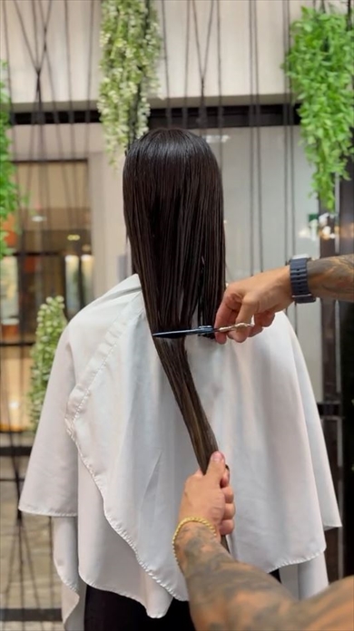 超ロング女子が30センチカットでゴージャスに変身