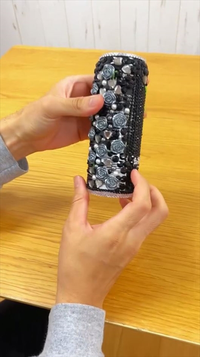 デコったモンスタエナジー缶