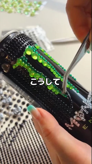 デコったモンスタエナジー缶