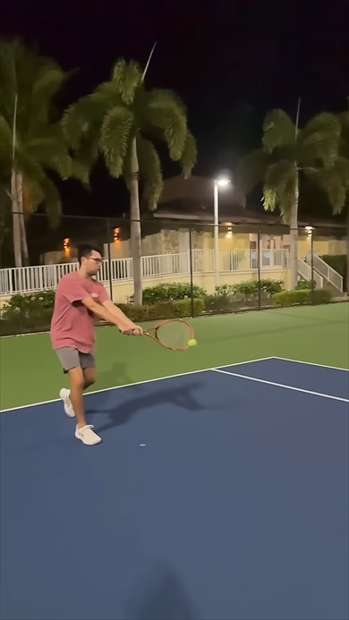 「Wii Sports」のテニスをリアルで再現