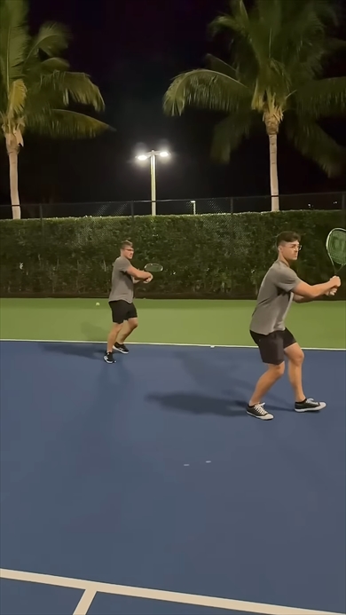 「Wii Sports」のテニスをリアルで再現