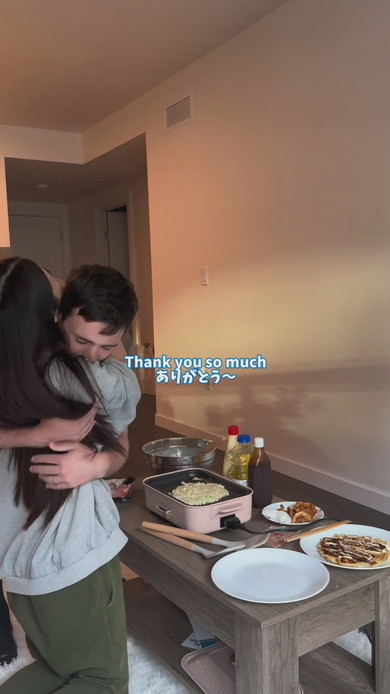 ハグをする男女