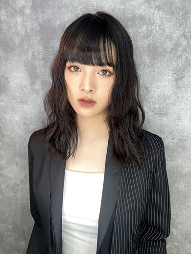 オーラを引き出すメイク