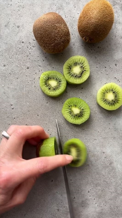 キウイで作るカタツムリ