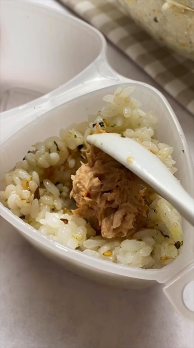 海外でバズった焼きおにぎりレシピがおいしそう