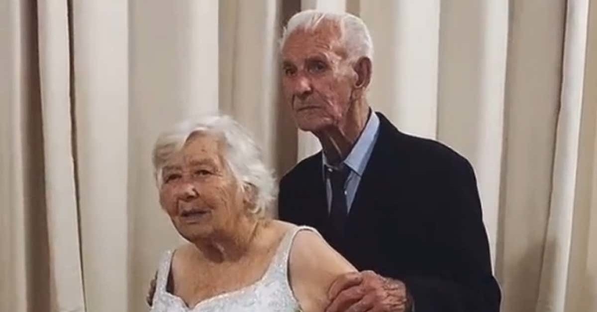 「泣ける」　おじいちゃんおばあちゃんが結婚当時は……　変わらぬ“永遠の愛”に「これは感動もの」「昔も今も美しい」（1/3） | ライフスタイル ねとらぼ