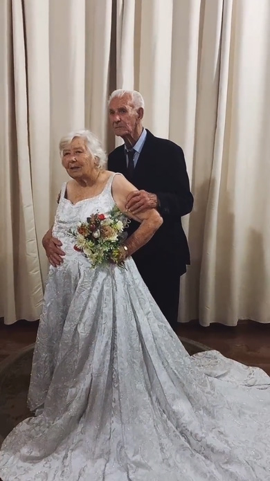 おじいちゃん おばあちゃん 昔 写真 再現 記念写真