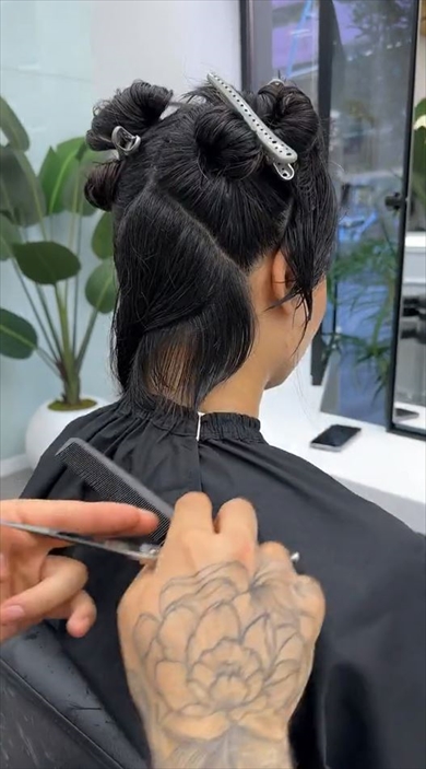 ロングヘアから大人っぽいショートカットに