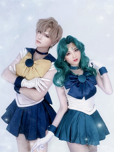 セーラーウラヌスとセーラーネプチューンのコスプレ