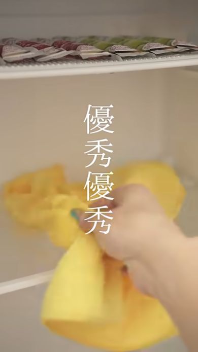 発生した水をタオルで拭き取っていく