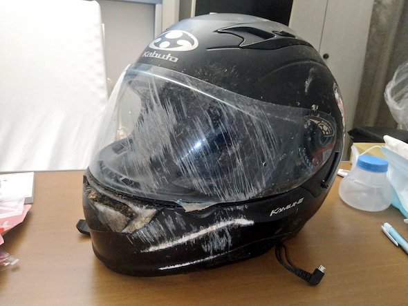 交通事故 ヘルメット キズ バイク 転倒