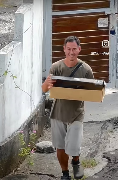 箱を抱えて帰宅した夫