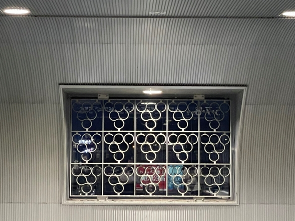 JR岡山駅の面格子