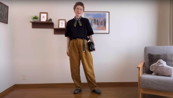 ニットT×スカーフがおしゃれ