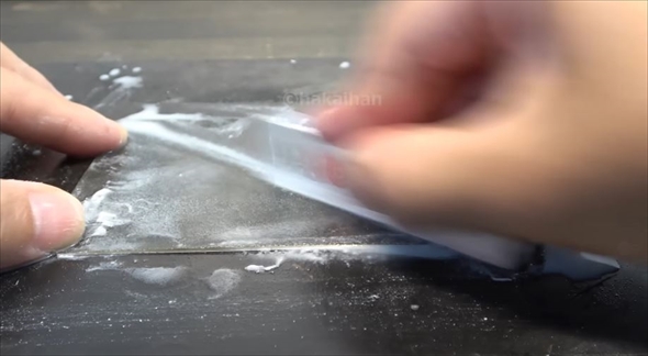 フーセンガムのあたりを磨く動画