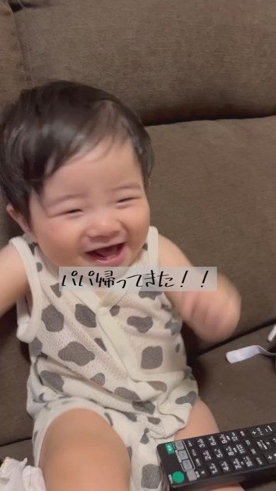 パパの帰宅に喜ぶ赤ちゃん