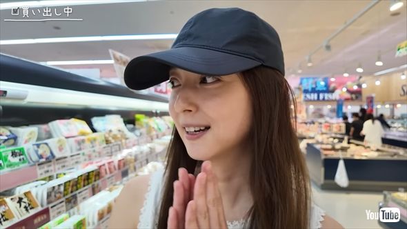 秋田県の実家に帰省した佐々木希