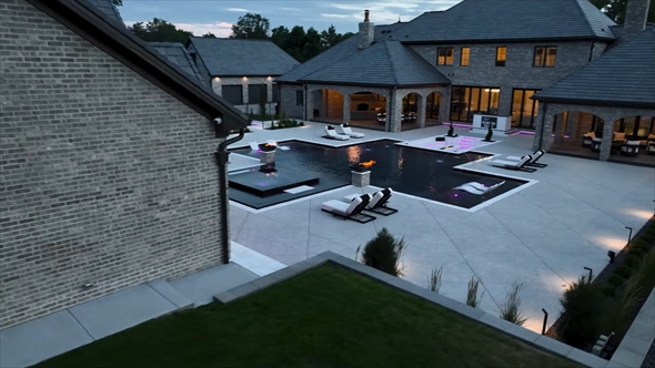 大豪邸を建設する動画