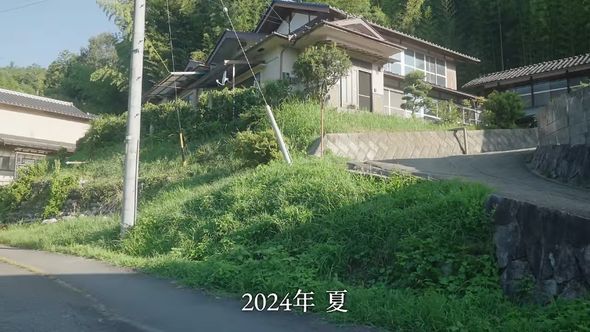 工夫を重ねながら3年間古民家の庭の草刈りをした夫婦