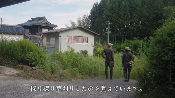 工夫を重ねながら3年間古民家の庭の草刈りをした夫婦