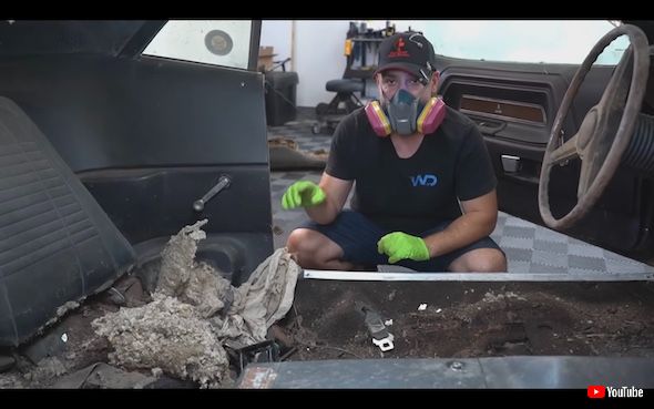 放置 クルマ 洗車 ダッジ・チャレンジャー アメ車