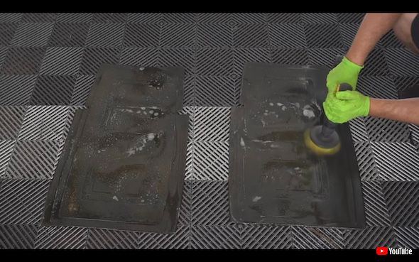 放置 クルマ 洗車 ダッジ・チャレンジャー アメ車