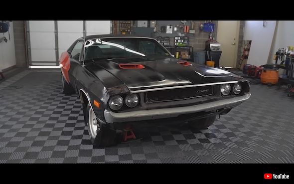 放置 クルマ 洗車 ダッジ・チャレンジャー アメ車