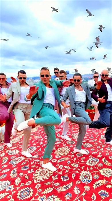 ハンガリーの一世風靡セピアみたいな集団