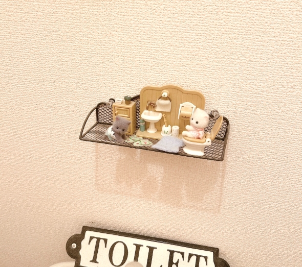トイレinトイレのシルバニアファミリー