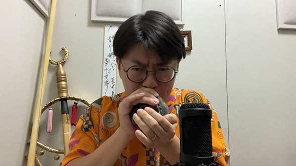 息を吹き込むと……