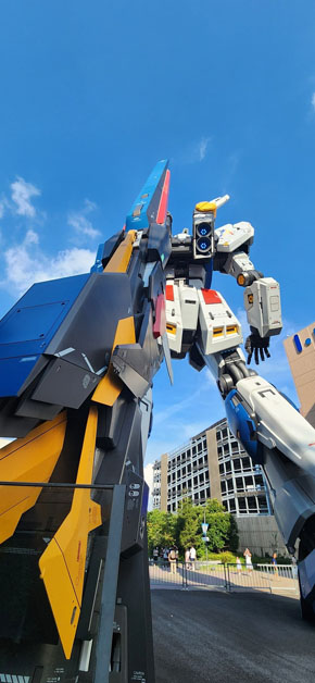 νガンダム立像