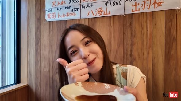 地元の秋田県に帰省した佐々木希