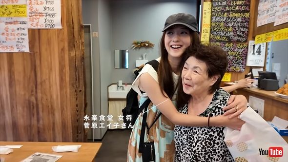 地元の秋田県に帰省した佐々木希