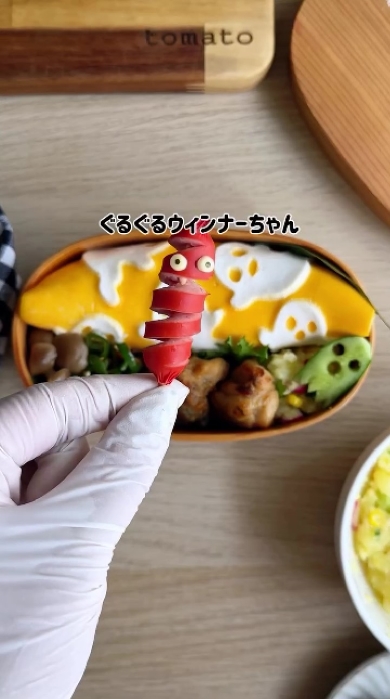 セリアの型抜きとはんぺんを使ったハロウィーンオムライス弁当