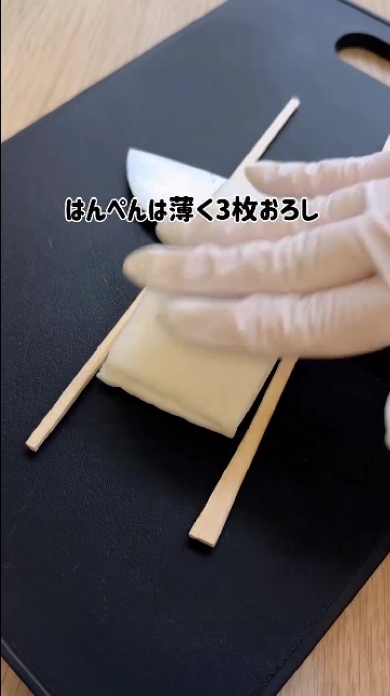 セリアの型抜きとはんぺんを使ったハロウィーンオムライス弁当