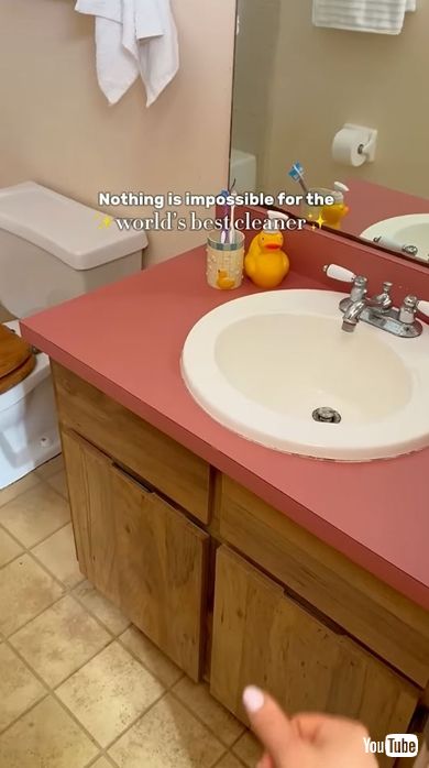 もはや砂場と化した風呂をピカピカにする掃除の女王