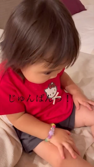 お話をする女の子