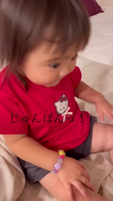 お話をする女の子